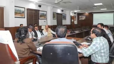 गुनौर: जिला निर्वाचन अधिकारी पन्ना ने राजनैतिक दल की बैठक में एसआईआर प्रक्रिया के बारे में जानकारी दी