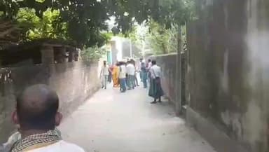 রানিনগর ১: নশিপুরে প্রকাশ্যে তলোয়ারবাজি, জমি বিবাদে পরিবারের ওপর হামলা, ঘটনাস্থলে পুলিশ