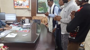 इंद्रगढ़: डांगाहेड़ी और सोरडिया को रेबारपुरा ग्राम पंचायत में जोड़ने का विरोध, ग्रामीण ने जिला कलेक्टर को सौंपा ज्ञापन