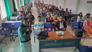 रहली: शासकीय स्नातकोत्तर महाविद्यालय में संविधान दिवस और डॉ. गौर जी की जयंती मनाई गई