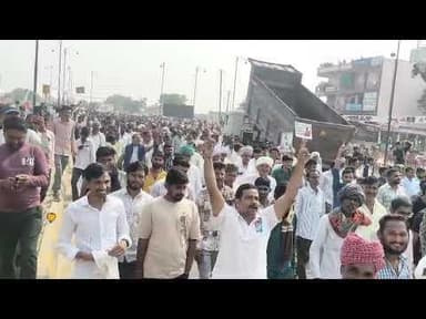 જીગ્નેશ મેવાણી ના સમર્થનમાં થરાદમાં હજારોની સંખ્યામાં લોકો જોડાયા...