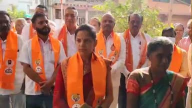 साक्री: पिंपळनेरच्या गांधी चौकात शिवसेना उमेदवारांच्या प्रचारार्थ नारळ वाढविण्याचा कार्यक्रम संपन्न