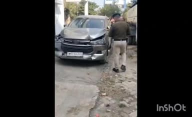 तानसेन: नशे में धुत इनोवा चालक ने DIAL 112 वाहन को दो बार मारी टक्कर, पुलिस ने घेराबंदी कर पकड़ा