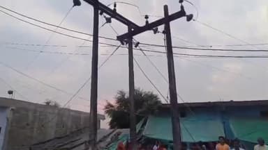 टोंकखुर्द: हरणगांव में बिजली ग्रीड मोहल्ले के लोगों ने बिजली पोल और तार घरों से हटवाने के लिए दिया ज्ञापन