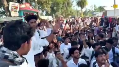 লক্ষীপুৰ: ৱেষ্ট গোৱালপাৰা মহাবিদ্যালয়ৰ কনিষ্ঠ সহায়কে ছাত্ৰ–ছাত্ৰীসকলৰ পৰা উৎকোচ দাবী কৰাৰ বিৰুদ্ধে প্ৰতিবাদ