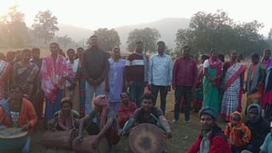 गोइलकेरा: गोइलकेरा के गुलरूवा गांव में वार्षिक वनभोज कार्यक्रम आयोजित, मुखिया व प्रखंड अध्यक्ष सहित अन्य लोग रहे मौजूद