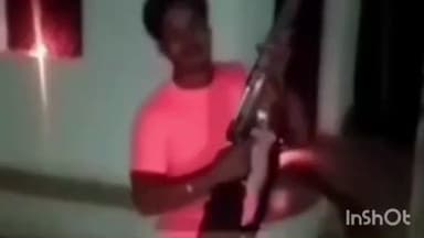 छतरपुर: सुकवाँ गांव का युवक विपिन अहिरवार पिता की लाइसेंसी बंदूक से फायरिंग करते हुए वीडियो बना रहा था