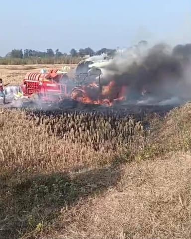 सरईटोली धान मिंझाई के दौरान ट्रैक्टर में लगी आग, वाहन जलकर खाक
चान्हो प्रखंड के सरईटोली गांव में बुधवार दोपहर तीन बजे ध...