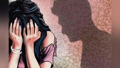 કડી: કડી માં સસ્તાઅનાજની દુકાને અનાજ લેવાં ગયેલ મહિલાને દુકાનદારે અંગૂઠો આવતો નાં હોવાથી ફોટો પાડવાનું કહી છેડતી કરતાં ફરીયાદ