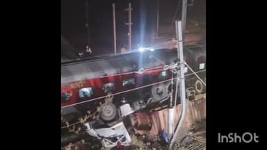 रामनगर: बुढ़वल स्टेशन के पास पुल की रेलिंग तोड़ता हुआ डंपर रेलवे ट्रैक पर गिरा, ट्रेन हुई बाधित, ड्राइवर डंपर में फंसा रहा