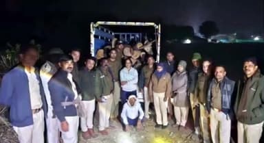 मोहखेड़: मानकादेही खुर्द में अवैध सागौन के लट्ठे पकड़े गए, वन विभाग का छापा, निजी उपयोग के लिए रखे थे