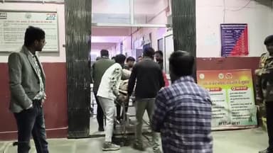 मंझनपुर: काम पर जा रहे युवक की मोंगरी कड़ा के पास बाइक बैरियर से भिड़ी, युवक गंभीर रूप से घायल, जिला अस्पताल में भर्ती