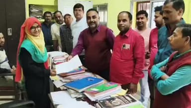 भरगामा: भरगामा में क्षतिपूर्ति अवकाश बढ़ाने की मांग पर बीएलओ ने अंचलाधिकारी को सौंपा ज्ञापन