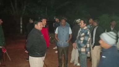 धमतरी: मुर्गियों की महक से पोल्ट्री फार्म में घुसा तेंदुआ, दर्जनों मुर्गियों को बनाया निवाला, देखिए दहशत से भरी खबर