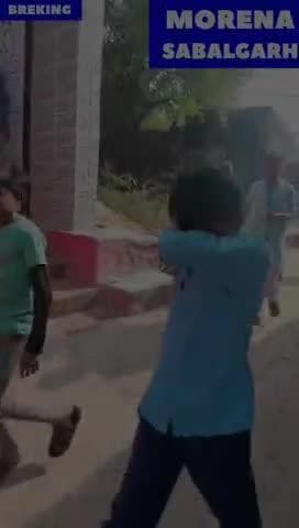 मध्यान भोजन एवं बच्चों से सफाई करवाने की शिकायत करने पर बड़की हेड मास्टर मीना धाकड़ ग्राम देवपुर माफी तहसील सबलगढ़