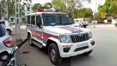 ગારિયાધાર: *ગારીયાધાર માં રૂ. 21,200 નો દેશી દારૂ અને આથો ઝડપી પાડ્યો*