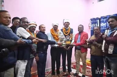 भानपुरी के प्रशांत नायक ने पीएससी परीक्षा पास कर आबकारी उपनिरीक्षक का पद हासिल किया, समाज के पदाधिकारी ने किया सम्मान