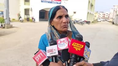 मंझनपुर: मीडिया के सामने रो पड़ी उनो गांव की महिला, बोली- बेटी की हत्या करने वाले आरोपी को हो फांसी की सजा