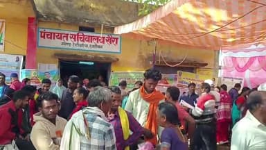 टाटीझरिया: खैरा पंचायत में महिलाओं ने धनकटनी छोड़ मुख्यमंत्री मंईया सम्मान और अबुआ आवास योजना का आवेदन जमा किया