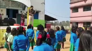 डंडई: कस्तूरबा विद्यालय में पुलिस की जागरूकता क्लास, लड़कियों को साइबर, सड़क व महिला सुरक्षा के टिप्स सिखाए