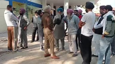 ਘੱਲ ਖੁਰਦ: ਫਿਰੋਜ਼ਸ਼ਾਹ ਰੋਡ ਦੇ ਨਜ਼ਦੀਕ ਕਾਰ ਅਤੇ ਟਰਾਲੀ ਵਿਚਾਲੇ ਹੋਈ ਭਿਆਨਕ ਟੱਕਰ ਦੌਰਾਨ ਕਾਰ ਸਵਾਰ ਦੋ ਦੀ ਹੋਈ ਮੌਤ