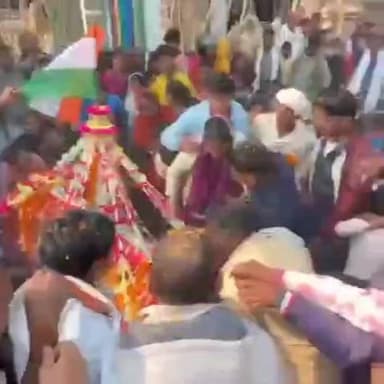 चौथम: चौथम प्रखंड के पूर्व प्रखंड प्रमुख नरेश प्रसाद बादल का निधन, अंतिम यात्रा में उमड़ी भीड़