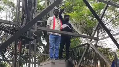 கறம்பக்குடி: பேரூராட்சி அலுவலகம் அருகே செல்போன் டவரின் ஏரி ஆர்ப்பாட்டம் நடத்திய VCK ஆக்கிரமிப்புகளை அகற்றக்கோரி போராட்டம்