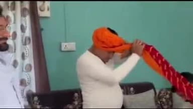 करौली: बिनेगा को पंचायत बनने पर समाजसेवी धर्मेंद्र जादौन ने सुंदरपुरा पहुंचकर विधायक दर्शन सिंह गुर्जर का किया स्वागत