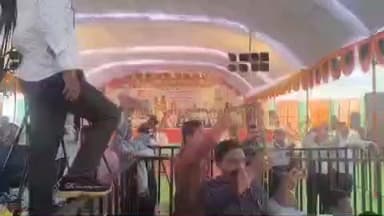 लोहा: मुख्यमंत्री देवेंद्र फडणवीस यांच्या लोहा येथे सभेमध्ये काही कार्यकर्त्यांनी घातला गोंधळ पोलिसांनी घेतले ताब्यात