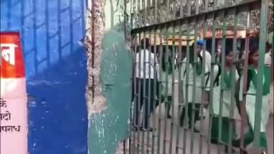 पेटरवार: चलकरी उत्तरी पंचायत स्थित उच्च विद्यालय का मुख्य गेट जर्जर, हादसे से पहले सीओ ने लिया संज्ञान