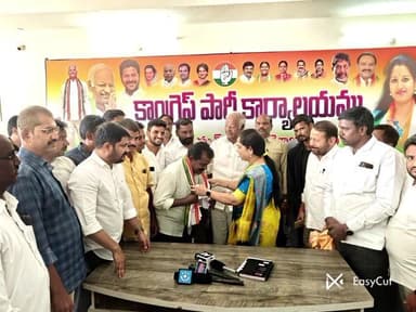 ఘన్పూర్ స్టేషన్: పార్టీ కార్యాలయంలో ఎమ్మెల్యే కడియం శ్రీహరి ని మర్యాదపూర్వకంగా కలిసిన జనగామ డీసీసీ నూతన అధ్యక్షరాలు లకావత్ దన్వంతి