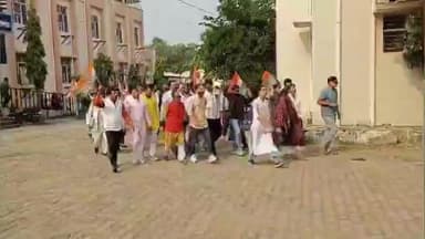 कनवास: कनवास में कांग्रेस ने किया प्रदर्शन, उपखंड अधिकारी को उपखंड कार्यालय में पांच सूत्रीय मांगों को लेकर सौंपा ज्ञापन