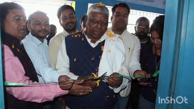 टुंडी: शिबू सोरेन इंटर कॉलेज टुंडी में नि:शुल्क चिकित्सा सह रक्तदान शिविर का टुंडी विधायक ने किया उद्घाटन