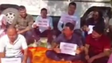 বাক্সা: বাক্সাৰ শালবাৰীত চৰকাৰী এনপিএছ কৰ্মচাৰীৰ প্ৰতিবাদী কাৰ্যসূচী