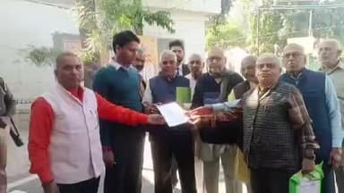 मुरादाबाद: अखिल भारतीय ब्राह्मण महासभा के पदाधिकारी ने IAS अधिकारी के खिलाफ किया प्रदर्शन