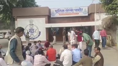 पचोर: संतोष वर्मा के खिलाफ ब्राह्मण समाज का आक्रोश, सड़क पर हनुमान चालीसा का पाठ, पचोर थाना प्रभारी और तहसीलदार को ज्ञापन