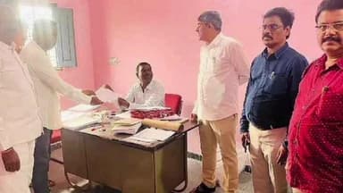 మాచారెడ్డి: పాల్వంచలో పంచాయతీ ఎన్నికల నామినేషన్ల స్వీకరణ, కేంద్రాలను పరిశీలించిన : జడ్పీ సీఈవో చంద్రనాయక్