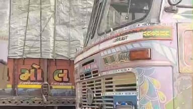 गोगुन्दा: थानाधिकारी श्याम सिंह चारण की बड़ी कार्रवाई, अवैध गीली लकड़ी से भरे दो ट्रक किए गए ज़ब्त