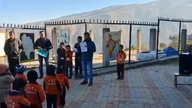 कुमारसैन: कुमारसैन में पशुपालन विभाग की टीम ने रेबीज़ और आवारा पशुओं से बचाव के लिए लोगों को किया जागरूक