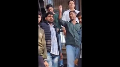 बिलारी: मुरादाबाद में कोचिंग सेंटर पर ABVP का हंगामा: 'PHYSICS WALLAH' में शिक्षक पर छात्रों से बदसलूकी करने के आरोप