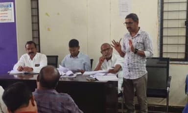 జహీరాబాద్: సర్పంచ్ ఎన్నికల నిర్వహణపై ఆర్వోలు ఏఆర్వోలతో సమావేశం