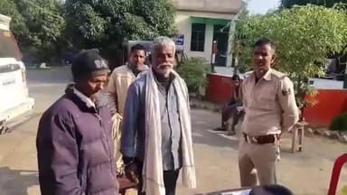 फुल्लीडूमर: फुल्लीडुमर पुलिस ने बेला एवं खनगा गांव से अवैध बालू उत्खनन मामले में फरार दो आरोपियों को किया गिरफ्तार