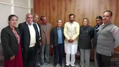 पधर: पधर में सब जज कोर्ट खुलवाने के लिए बार एसोसिएशन ने पूर्व विधायक जवाहर ठाकुर का किया सम्मान