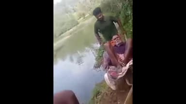 മാനന്തവാടി: വഴി സൗകര്യം ഇല്ലാതെ തിരുനെല്ലിയിൽ രോഗിയെ ചികിത്സക്കെത്തിച്ചത് ഉന്തുവണ്ടിയിൽ, വീഡിയോ വൈറൽ #viral