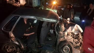 सिमरिया: सीमा गांव में कोल वाहन ने कार को टक्कर मारी, कार के उड़े परखच्चे