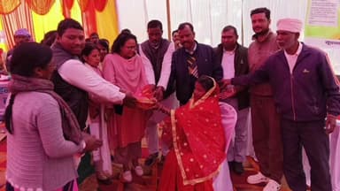 कैरो: कैरो के गुड़ी स्कूल मैदान में सेवा का अधिकार सप्ताह शिविर, ग्रामीणों को योजनाओं की जानकारी और स्वीकृति पत्र सौंपे गए