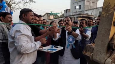 বজবজ ২: বজবজ দু'নম্বর ব্লকে খাল সংস্কারের কাজে শুভ উদ্বোধন করলেন বজবজ ২ নম্বর ব্লকের পঞ্চায়েত সমিতির সভাপতি