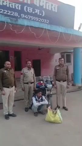 बेरला: बेमेतरा सिटी कोतवाली पुलिस ने पिकरी के पास से आबकारी एक्ट के तहत 60 पौवा अवैध शराब के साथ एक आरोपी को गिरफ्तार किया