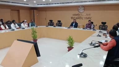 खलीलाबाद: कलेक्ट्रेट सभागार में जिलाधिकारी की अध्यक्षता में SIR को लेकर राजनीतिक दलों के पदाधिकारियों के साथ बैठक की गई