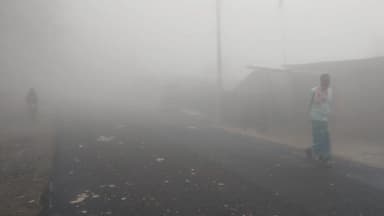 फलका: कोढ़ा और फलका क्षेत्र में कड़ाके की ठंड और घने कोहरे से जनजीवन प्रभावित